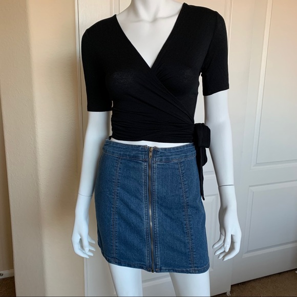 Forever 21 denim mini skirt with zipper front - Picture 2 of 5